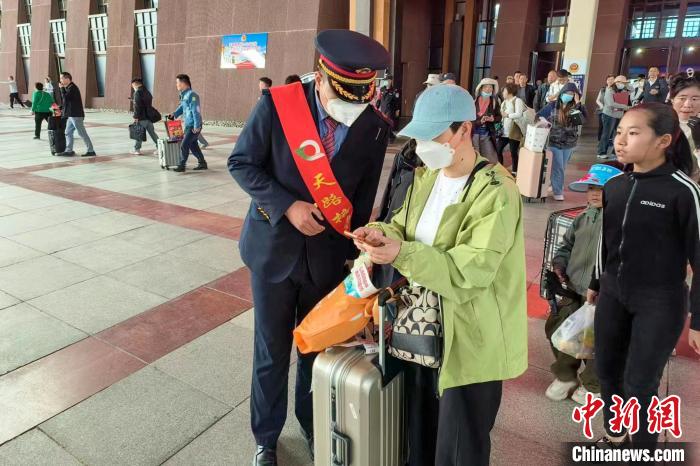 西藏拉林鐵路開通運(yùn)營(yíng)兩周年運(yùn)送旅客182.5萬人次