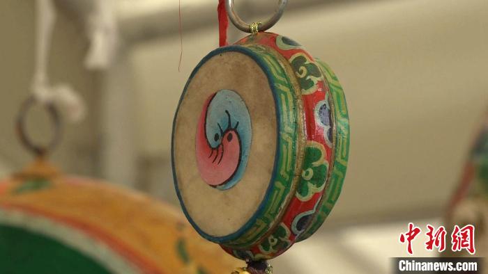 圖為“松贊夜市”里的特色文創(chuàng)產(chǎn)品。　貢桑拉姆 攝