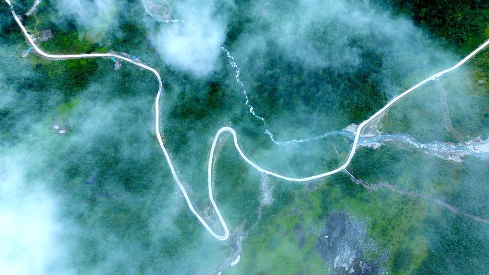 青山綠水生態(tài)優(yōu)。益西曲批攝