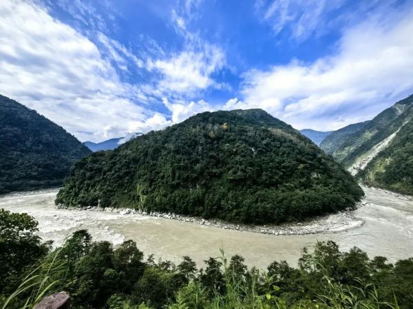 幾代建設(shè)者，歷經(jīng)半個(gè)多世紀(jì)完成！這是一條怎樣的公路？