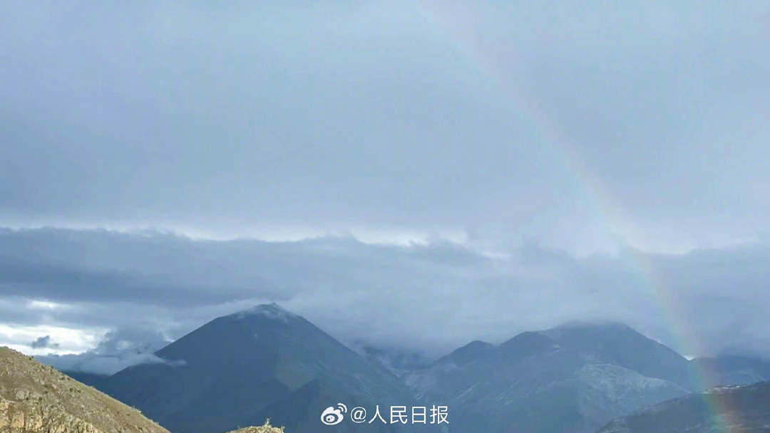 接好運(yùn)！青藏高原現(xiàn)巨大彩虹橋