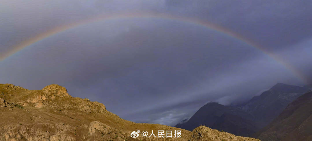 接好運(yùn)！青藏高原現(xiàn)巨大彩虹橋