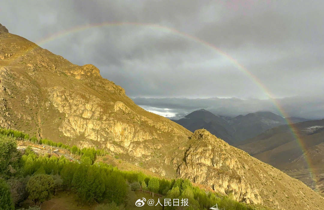 接好運(yùn)！青藏高原現(xiàn)巨大彩虹橋