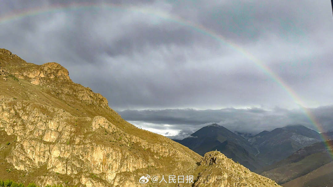 接好運(yùn)！青藏高原現(xiàn)巨大彩虹橋