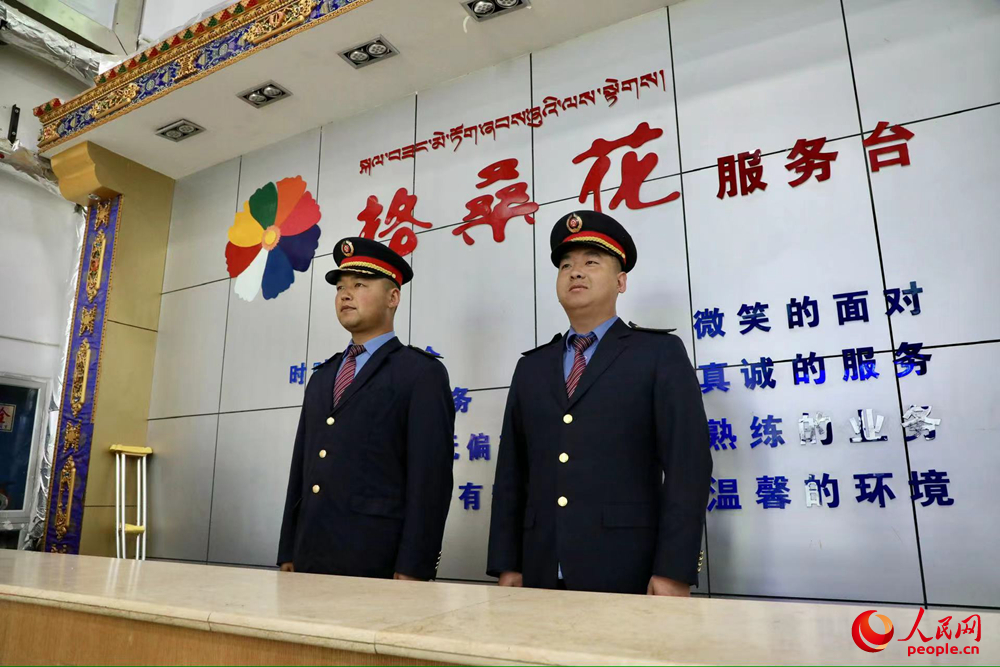 那曲火車站格?；ǚ?wù)臺。人民網(wǎng)記者 次仁羅布攝