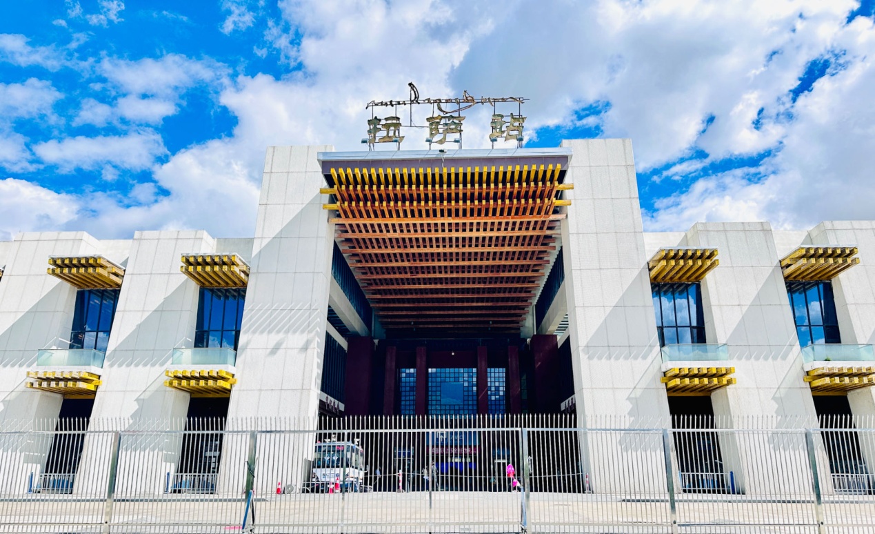 拉薩火車站。人民網(wǎng)記者 益西康珠攝