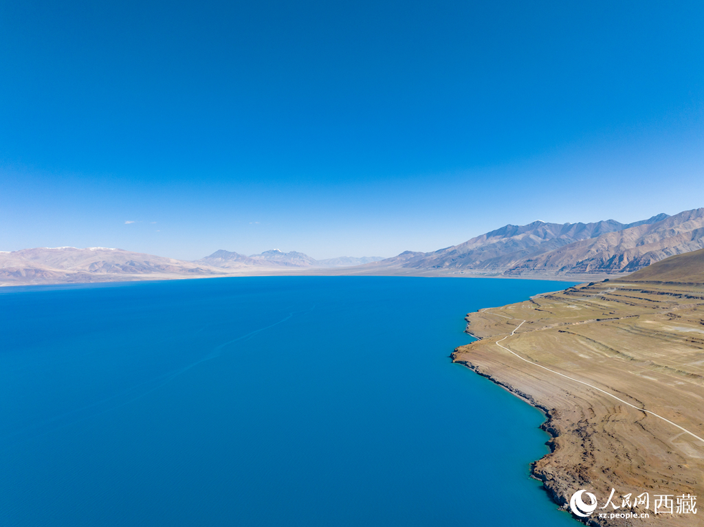 西藏:當(dāng)惹雍錯(cuò)美景迎客來(lái)