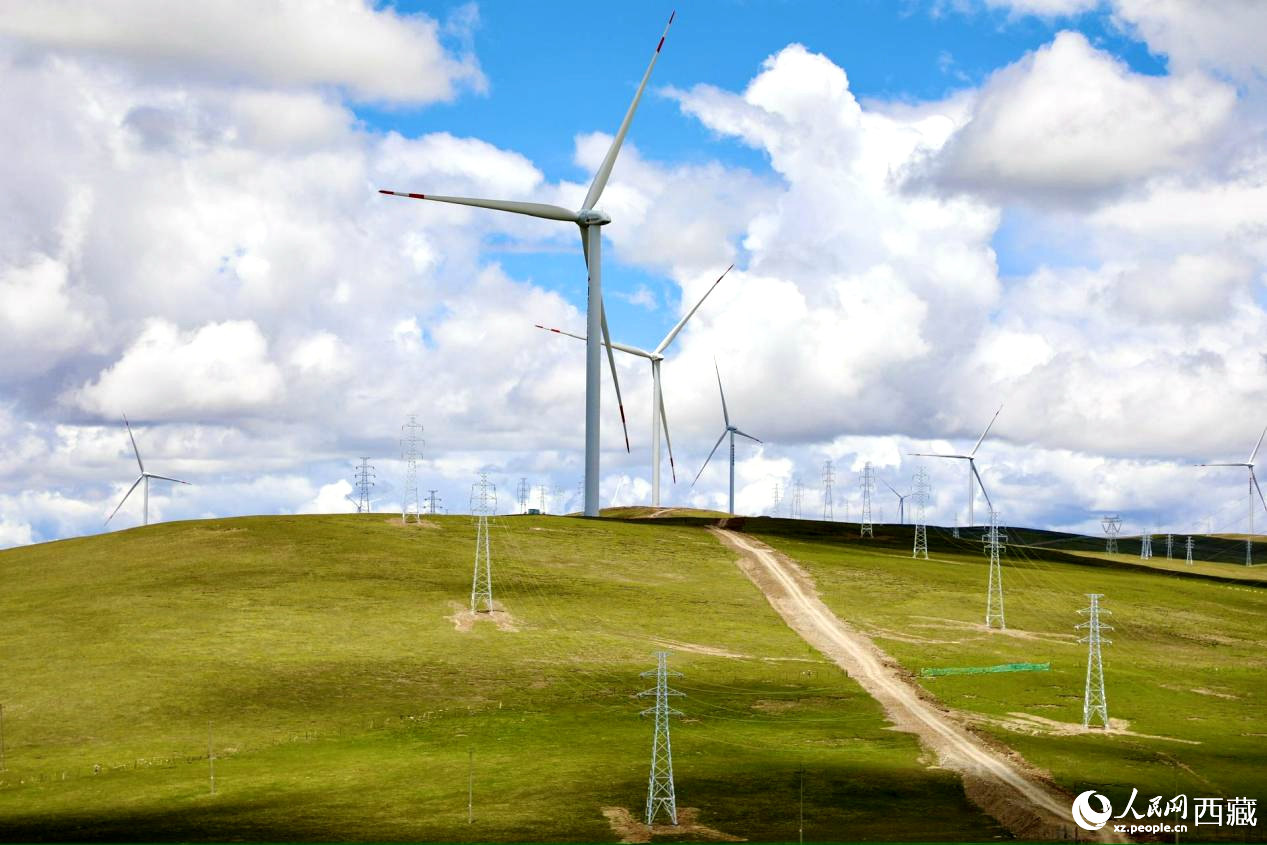 西藏那曲市色尼區(qū)的歐瑪亭嘎風電場。