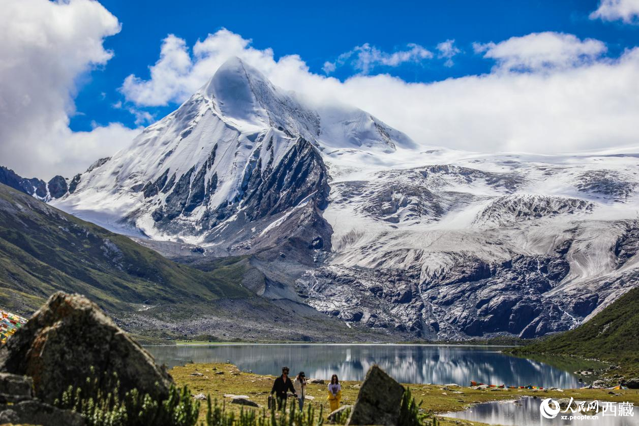 西藏那曲市比如縣的薩普雪山。