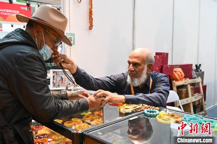 西藏拉薩:進(jìn)口商品展覽會(huì)家門口暢享國際購物盛宴