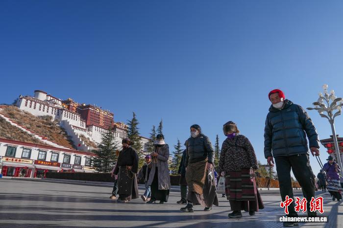 雪域高原農閑季信眾赴拉薩朝拜忙