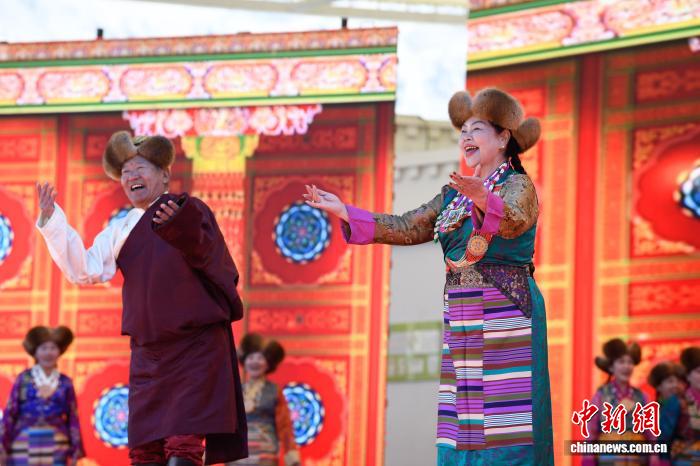 （新春見(jiàn)聞）西藏拉薩：藏鄉(xiāng)歡歌賀新年民族團(tuán)結(jié)慶新春