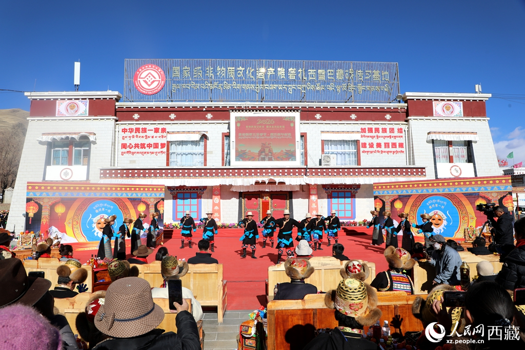 雅礱“村晚”鬧新春。人民網(wǎng)記者 吳雨仁攝