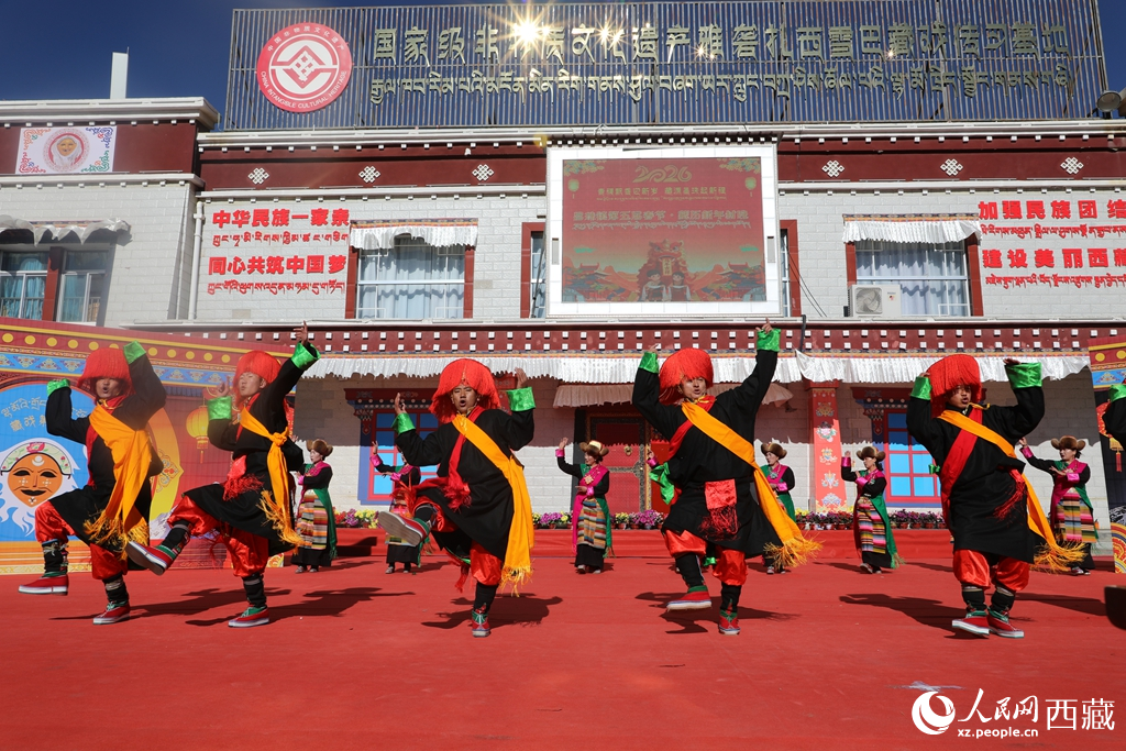 雅礱“村晚”鬧新春。人民網(wǎng)記者 吳雨仁攝