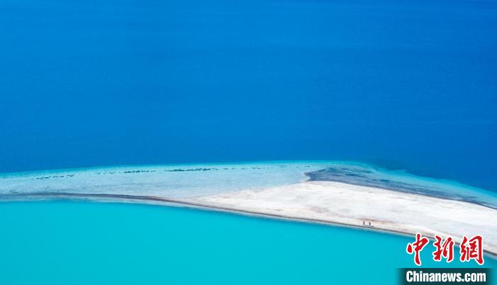 圖為山南羊卓雍錯?！『闻罾?攝