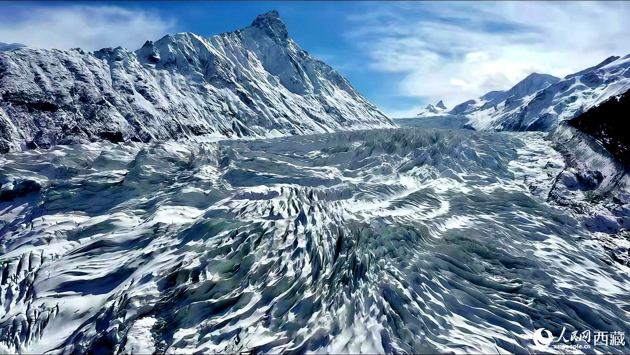 依噶冰川位于那曲市嘉黎縣尼屋鄉(xiāng)。