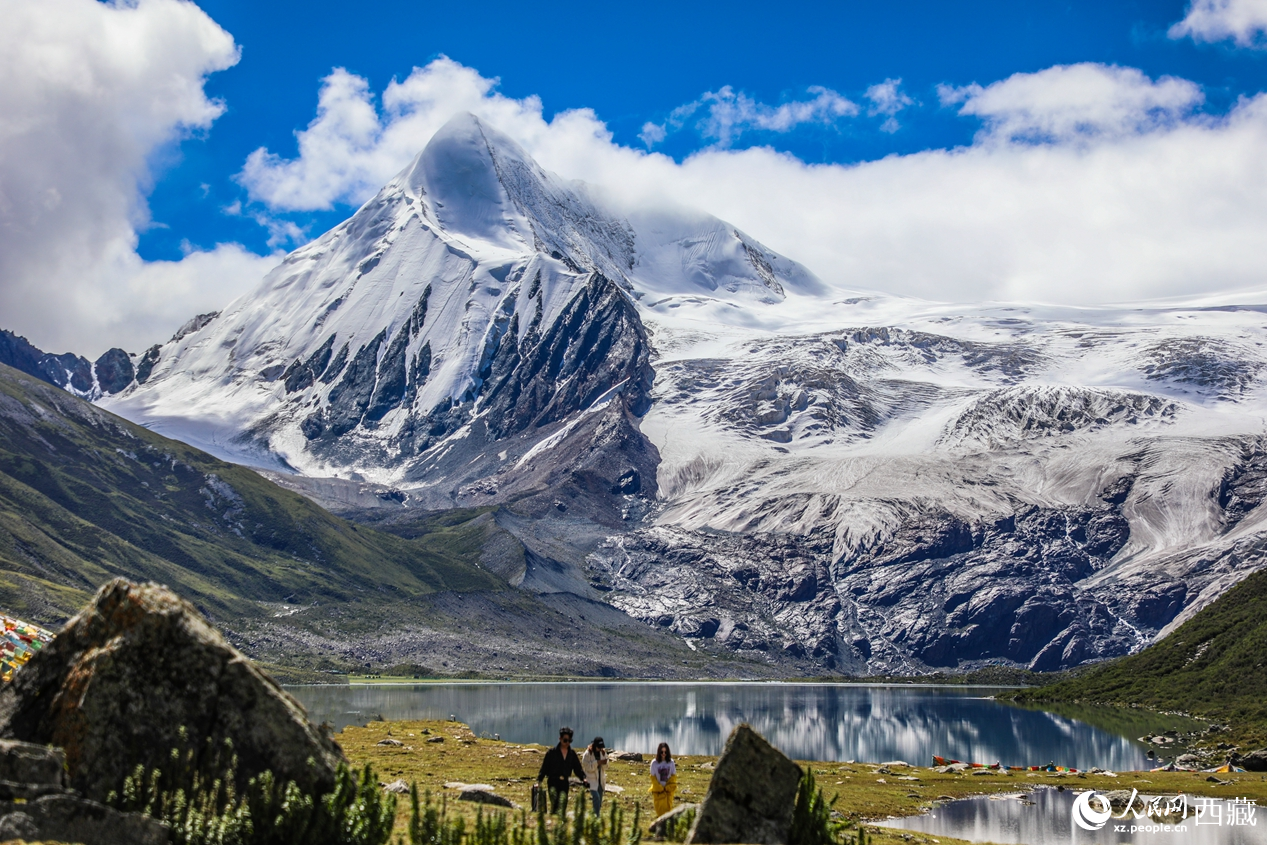 薩普冰川位于那曲東部比如縣境內(nèi)。