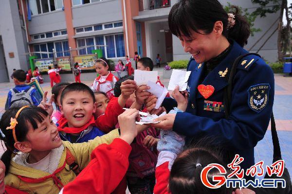 【我和軍隊(duì)的不解之緣】“先是軍人，才是媽媽”