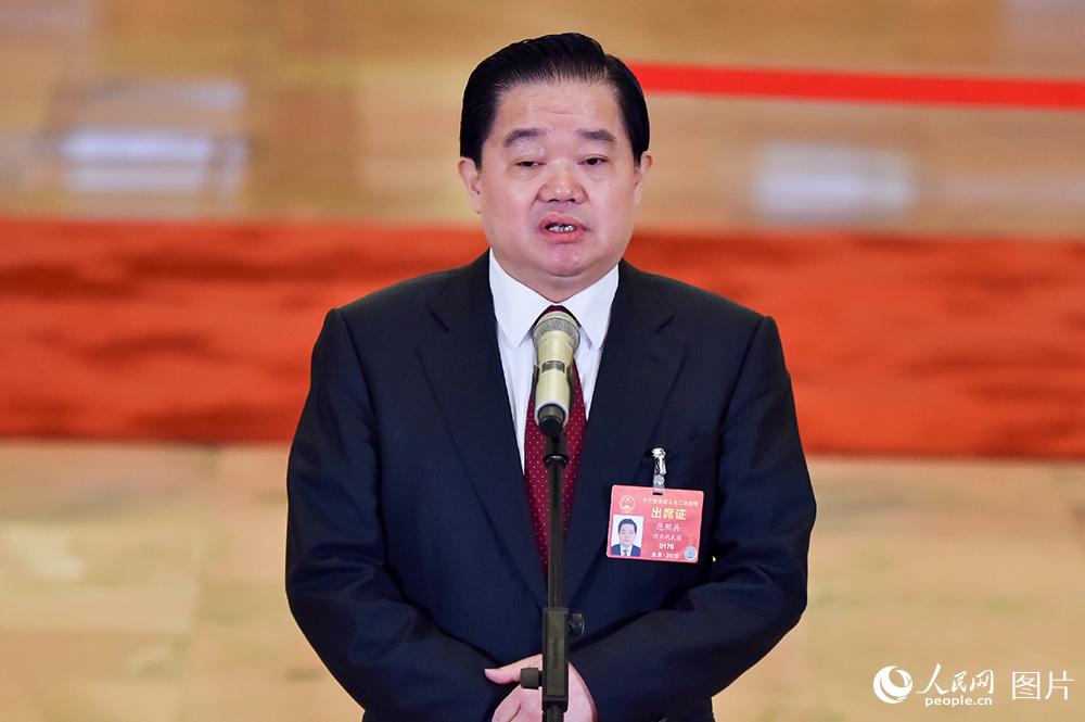 全國人大代表、河北省人大常委會黨組書記、常務副主任范照兵。