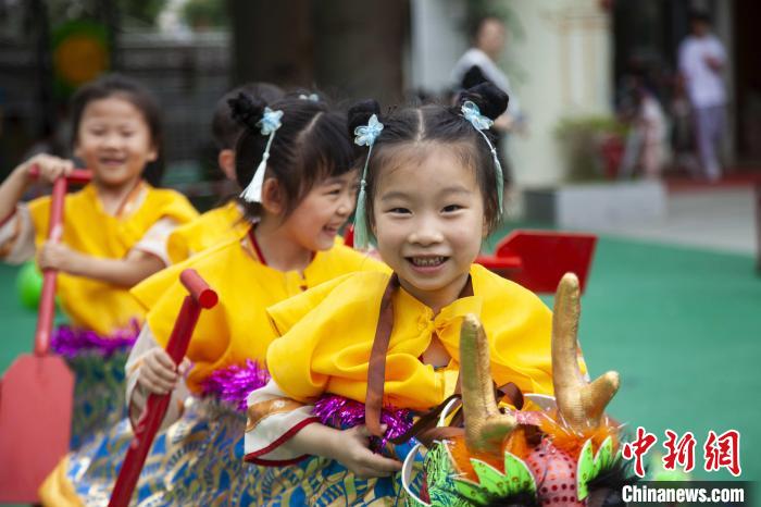 福建將樂：傳統(tǒng)文化游戲過節(jié)盡情釋放童真