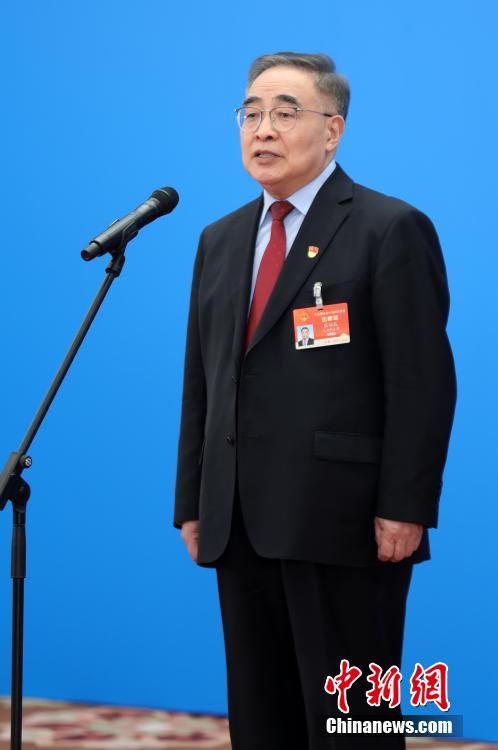 3月8日，第十三屆全國人民代表大會第四次會議舉行第二場“代表通道”采訪活動。圖為全國人大代表張伯禮通過網(wǎng)絡視頻方式接受采訪。 <a target='_blank' ><p  align=