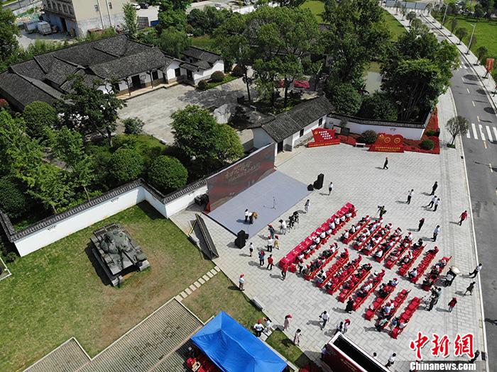 31日上午，“在這里讀懂初心使命——網(wǎng)絡(luò)媒體革命老區(qū)行”網(wǎng)絡(luò)主題采訪活動(dòng)湖南站啟動(dòng)儀式在長沙許光達(dá)故居舉行。<a target='_blank'  ><p  align=