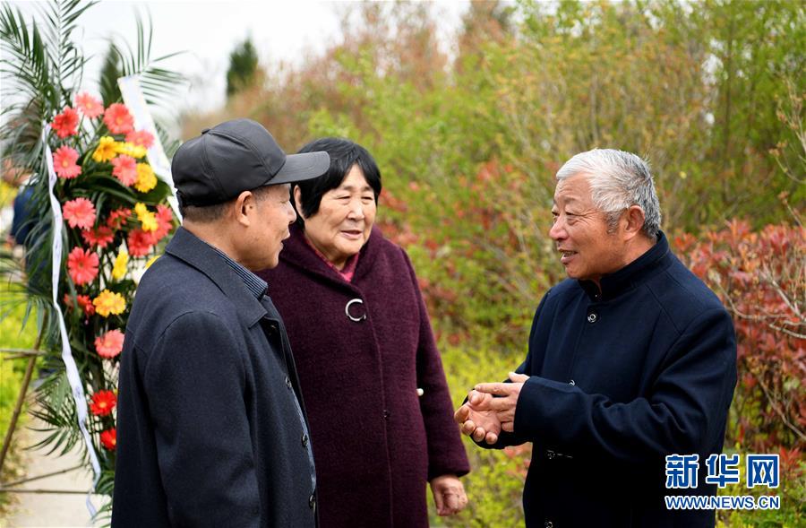 （圖片故事）（4）年介濤：將為烈士尋親進(jìn)行到底