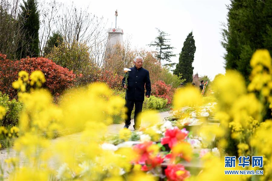 （圖片故事）（6）年介濤：將為烈士尋親進(jìn)行到底