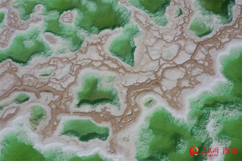 “鹽灘碧水”翡翠湖。人民網(wǎng) 況玉攝