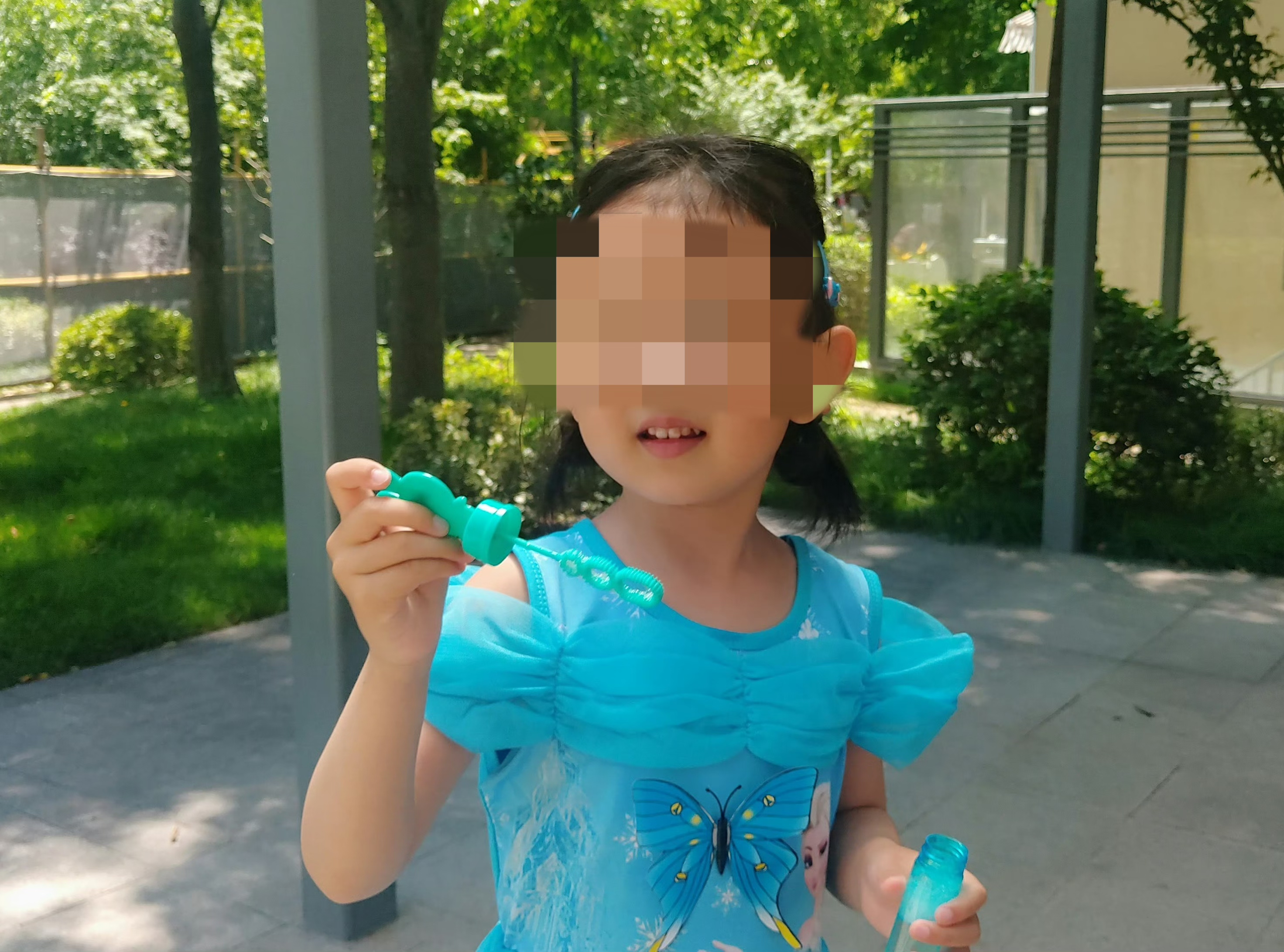 海灘失蹤女童。圖源：女童家人社交賬號(hào)