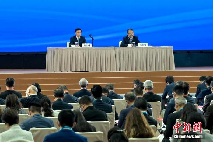 12月3日，香港特區(qū)政府在香港會議展覽中心舉行中共二十大精神宣講會，全國人大常委會法制工作委員會主任沈春耀和全國政協(xié)經(jīng)濟(jì)委員會副主任謝伏瞻出席作宣講。圖為宣講會現(xiàn)場。 <a target='_blank' href='/'><p  align=